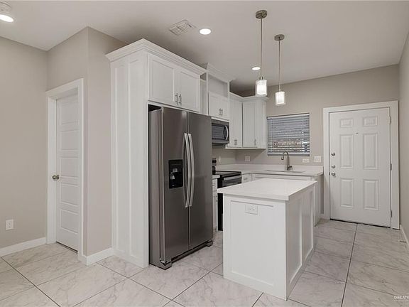 4th image of 2509 E Israel Ave
