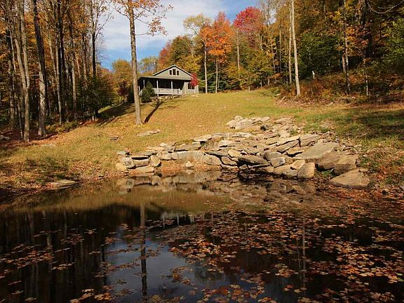 2nd image of 20 Blueberry Hill Dr
