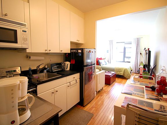 5th image of 312-320 W 23rd St #2M