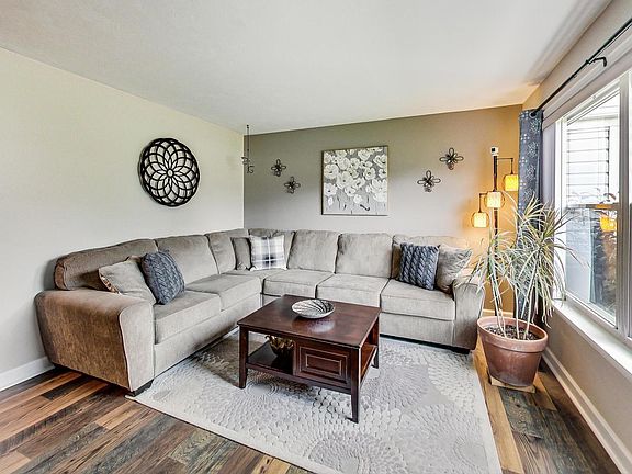4th image of 939 Shorewood Dr