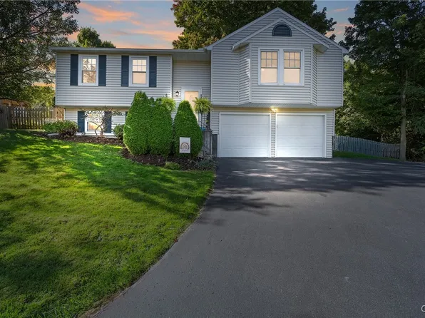 113 Vantage Dr, Camillus, NY 13031