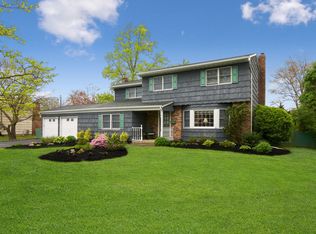 50 Sequams Ln W, West Islip, NY 11795