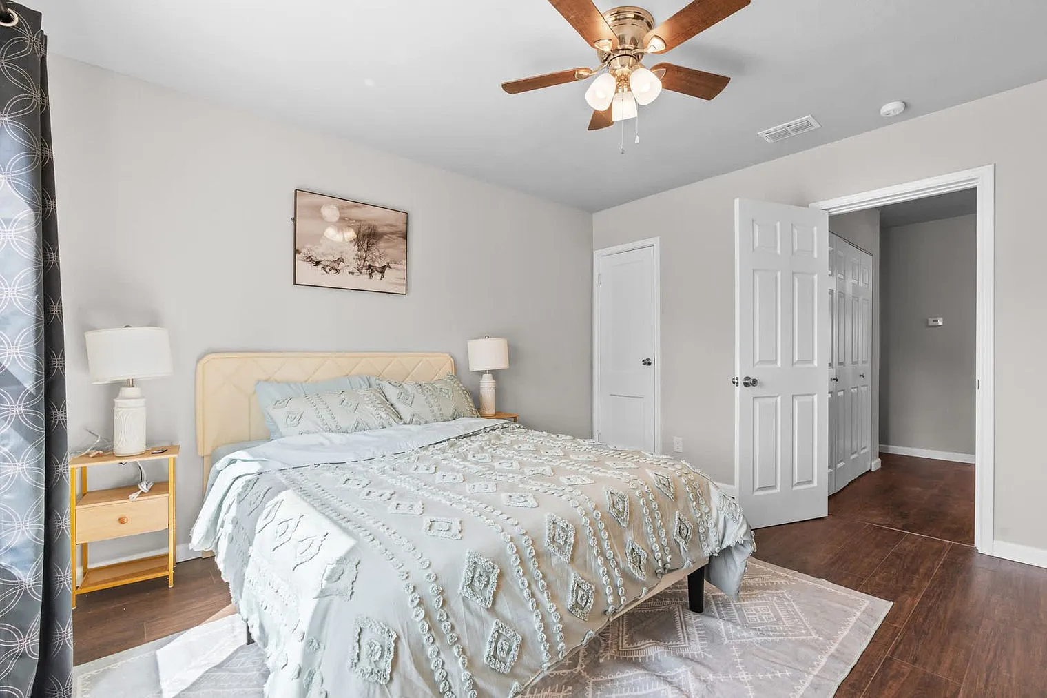1 bed, 1.0 bath, 990 sqft, $2,139 — Photo 4