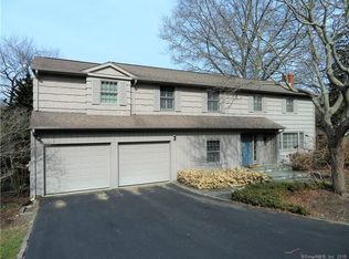 18 Connshire Dr, Waterford, CT 06385