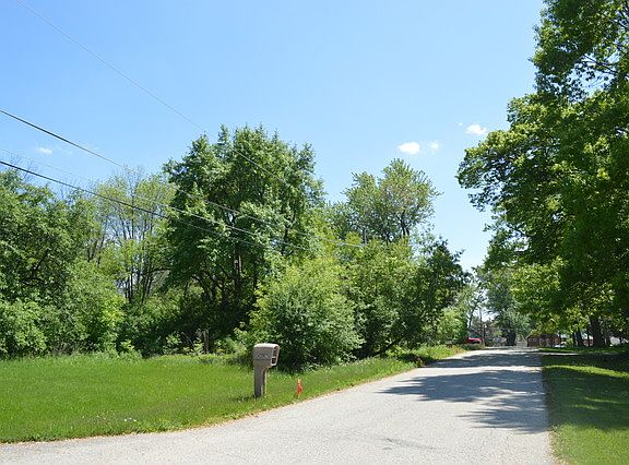 5th image of 43319 N Melva Ave