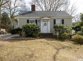 38 Hillwood Dr, Huntington Station, NY 11746