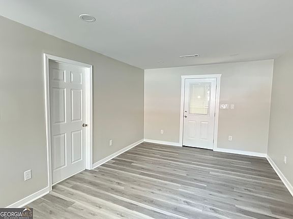 4th image of 109 Vernon St