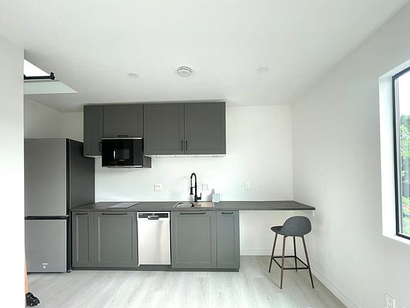 5th image of 1000 Terrace Dr #201