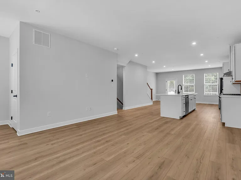 9 Foxwood Dr — Photo 9