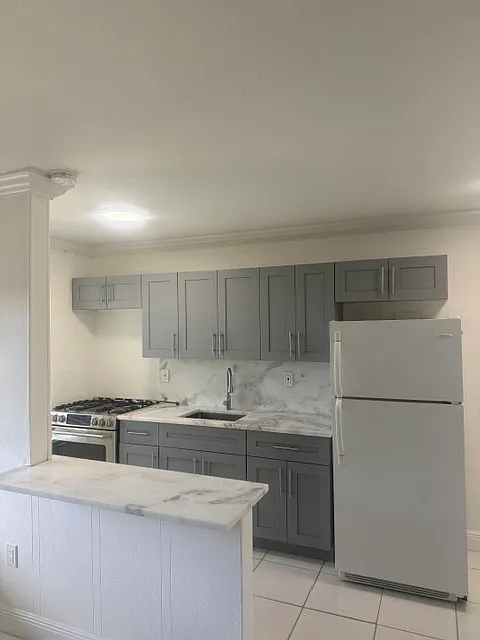 3807 SW 79th Ave — Photo 4