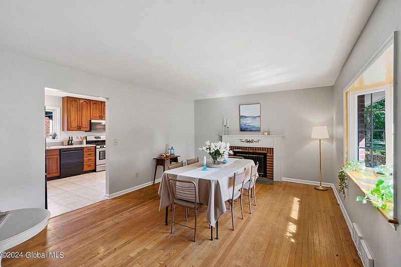 3rd image of 25 Groesbeck Place