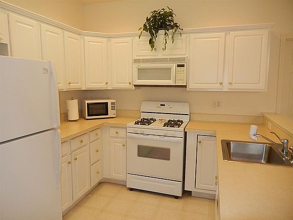 4th image of 107 Dover Ct #15