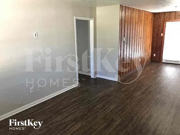 3 bed, 2.0 bath, 1097 sqft, $1,340 — Photo 3