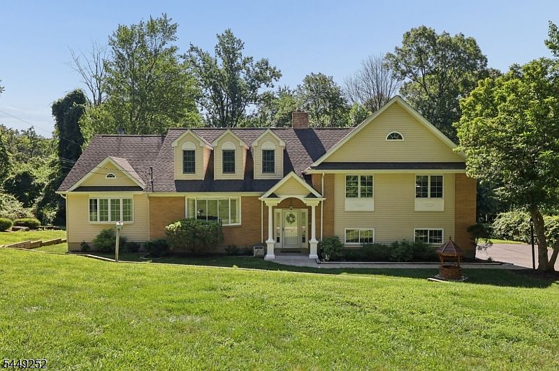 1st image of 20 Everdale Rd