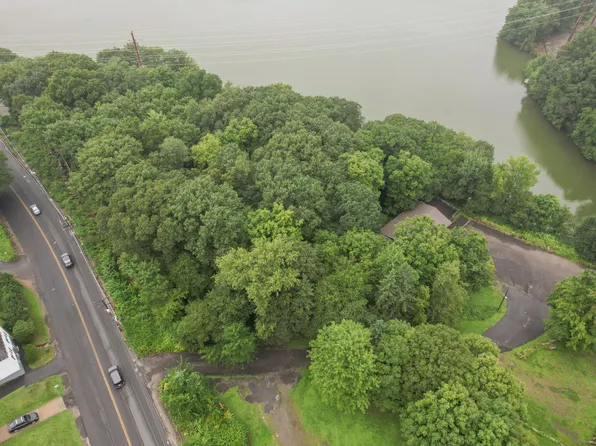 Lakewood Road, Waterbury, CT 06701