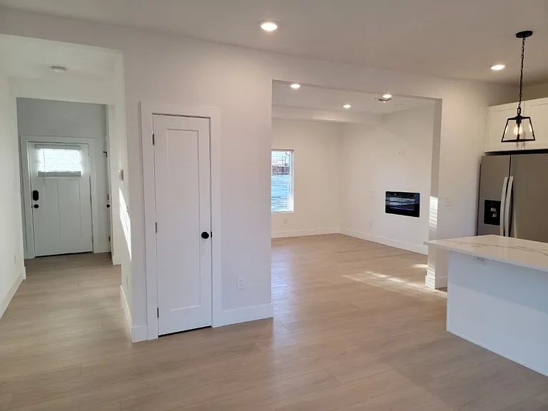 12110 N Freya St — Photo 34