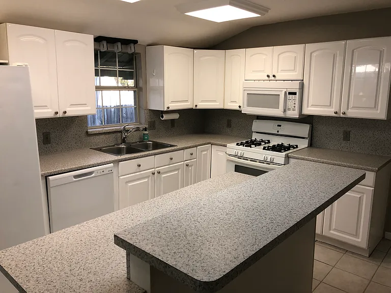 612 S Plant Ave — Photo 12