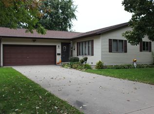 1316 N 5th St, Manchester, IA 52057