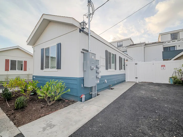 331 Avocado St — Photo 16