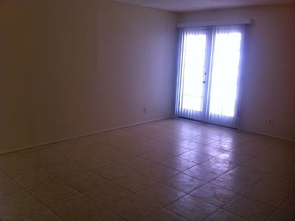 2nd image of 3205 E Earll Dr APT 1