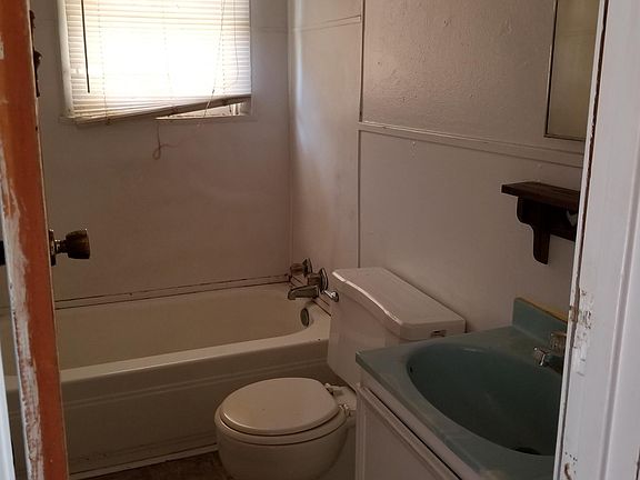 5th image of 202 Olive St