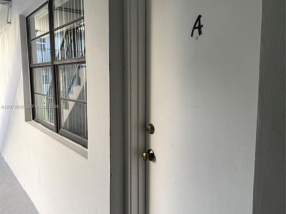 4th image of 4450 SW 67th Ave APT A