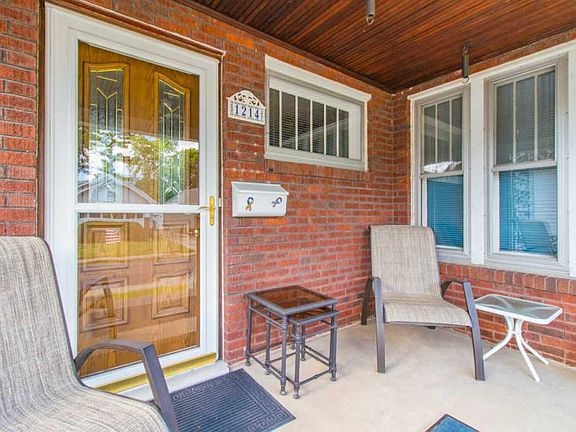 2nd image of 1214 E Seneca Pl