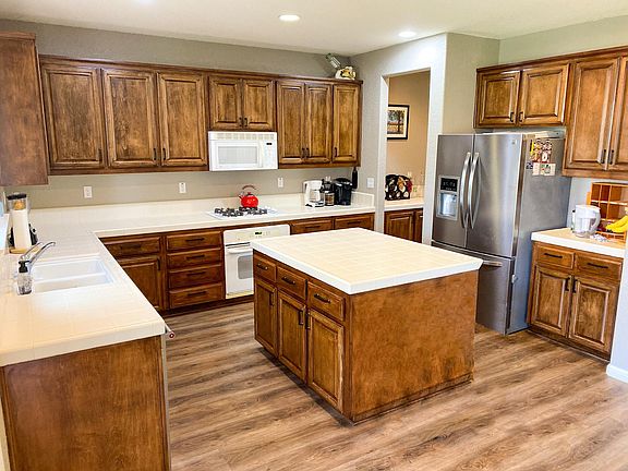 Kitchen - new appliances not shown (updated Feb 2025)