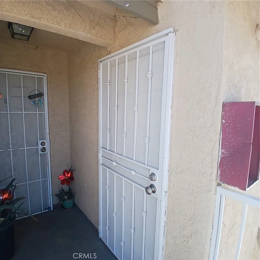 2 bed, 965 sqft, $1,800 — Photo 2