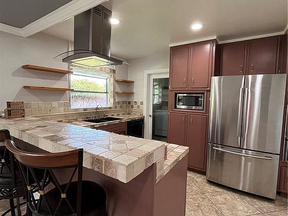 4th image of 608 Falcon Ln