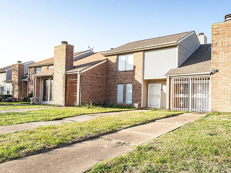 10920 Village Bend Ln #920 — Photo 3