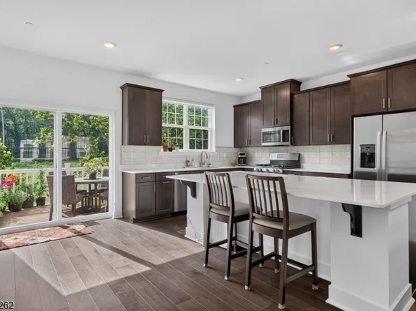 2 Coogan Ct, Morris Plains Boro, NJ 07950