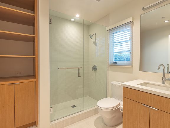 5th image of 2403 Centinela Ave #J