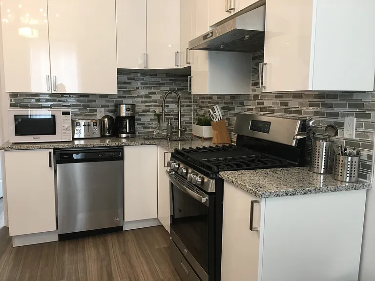 458 Gladstone Ave — Photo 2