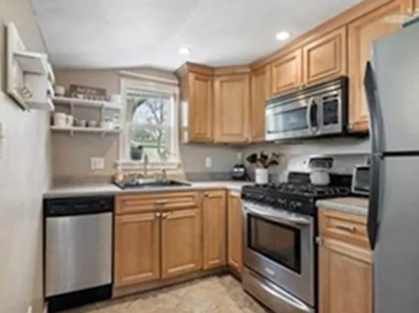 35 Mountain View Rd, Weymouth, MA 02189