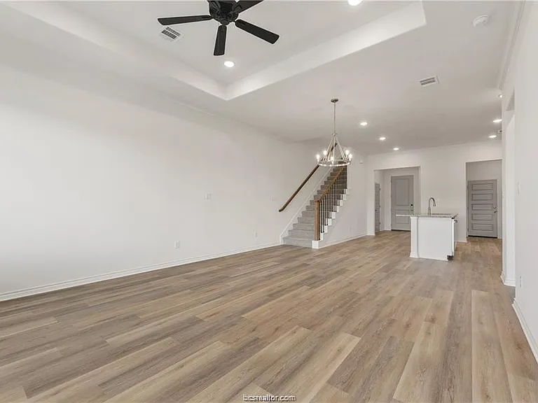 2549 Leyla Ln — Photo 17