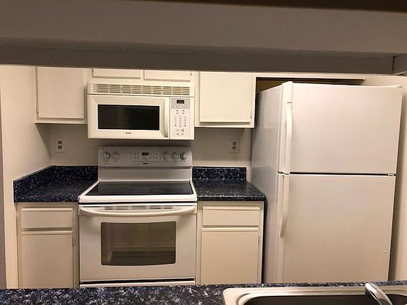 5th image of 1119 Castle Harbour Way Unit 1D