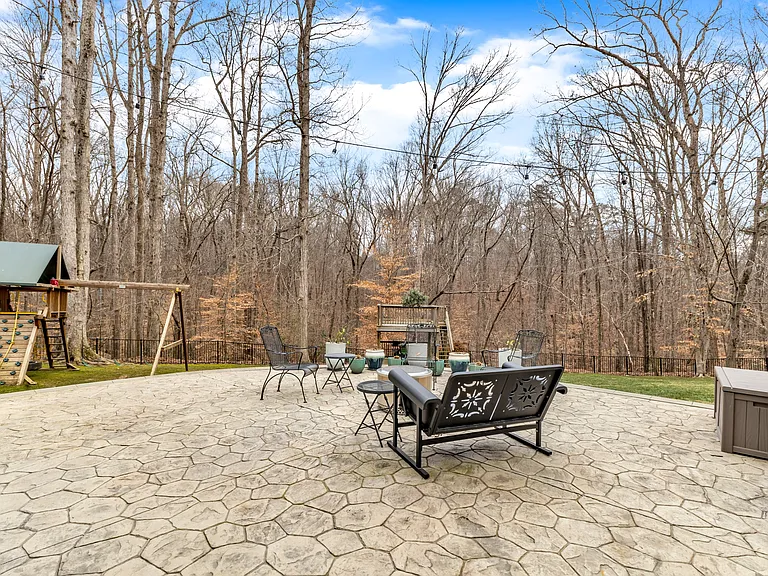 1126 Trailwood Dr — Photo 73