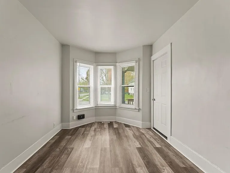 890 Howard Ave #890 — Photo 4