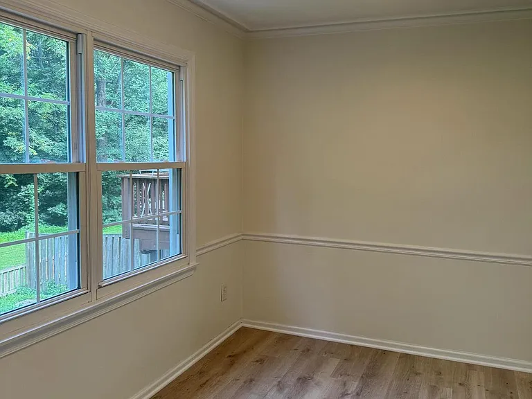 5230 Lonsdale Dr — Photo 5