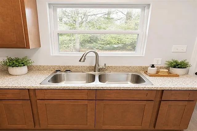 2402 Pelican St — Photo 13