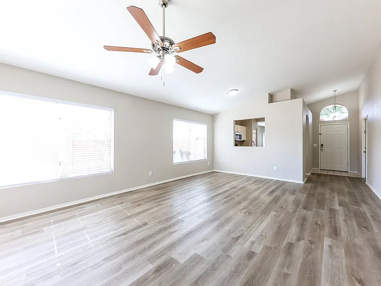 2310 E Morrow Dr — Photo 5