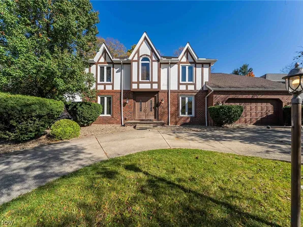 18903 Heritage Trl, Strongsville, OH 44136