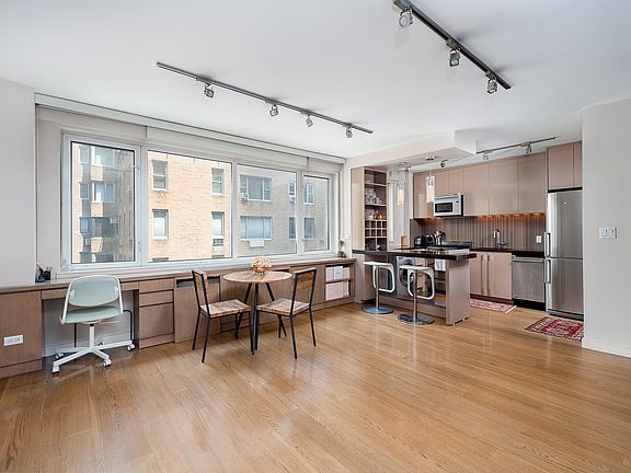 3rd image of 116 Central Park S APT 9E