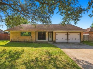 1906 Kings Ln, Alvin, TX 77511