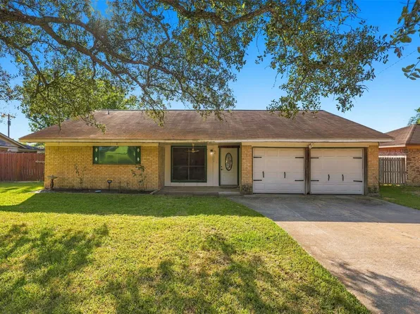 1906 Kings Ln, Alvin, TX 77511