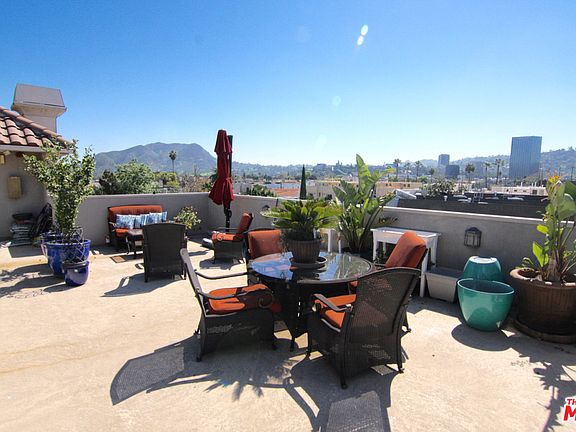 2nd image of 10740 Moorpark St APT 303