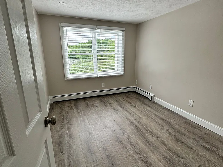 Pondsview Apartments — Photo 114