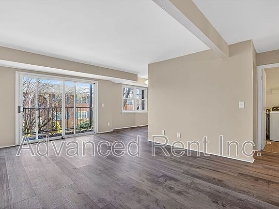 4th image of 211 Crocker Dr APT D