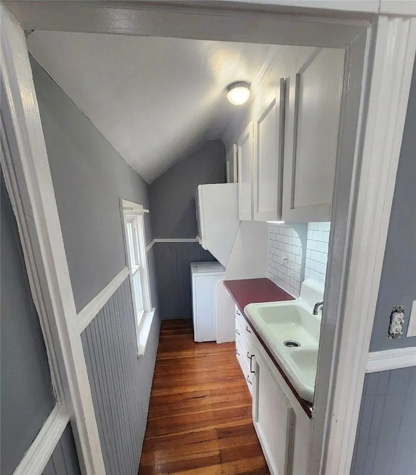 2 bed, 1000 sqft, $1,900 — Photo 2